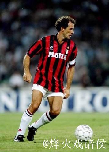 四个月后首次亮相主场,米兰副主席巴雷西病愈回归看台 四个月后首次亮相主场,米兰副主席巴雷西病愈回归看台